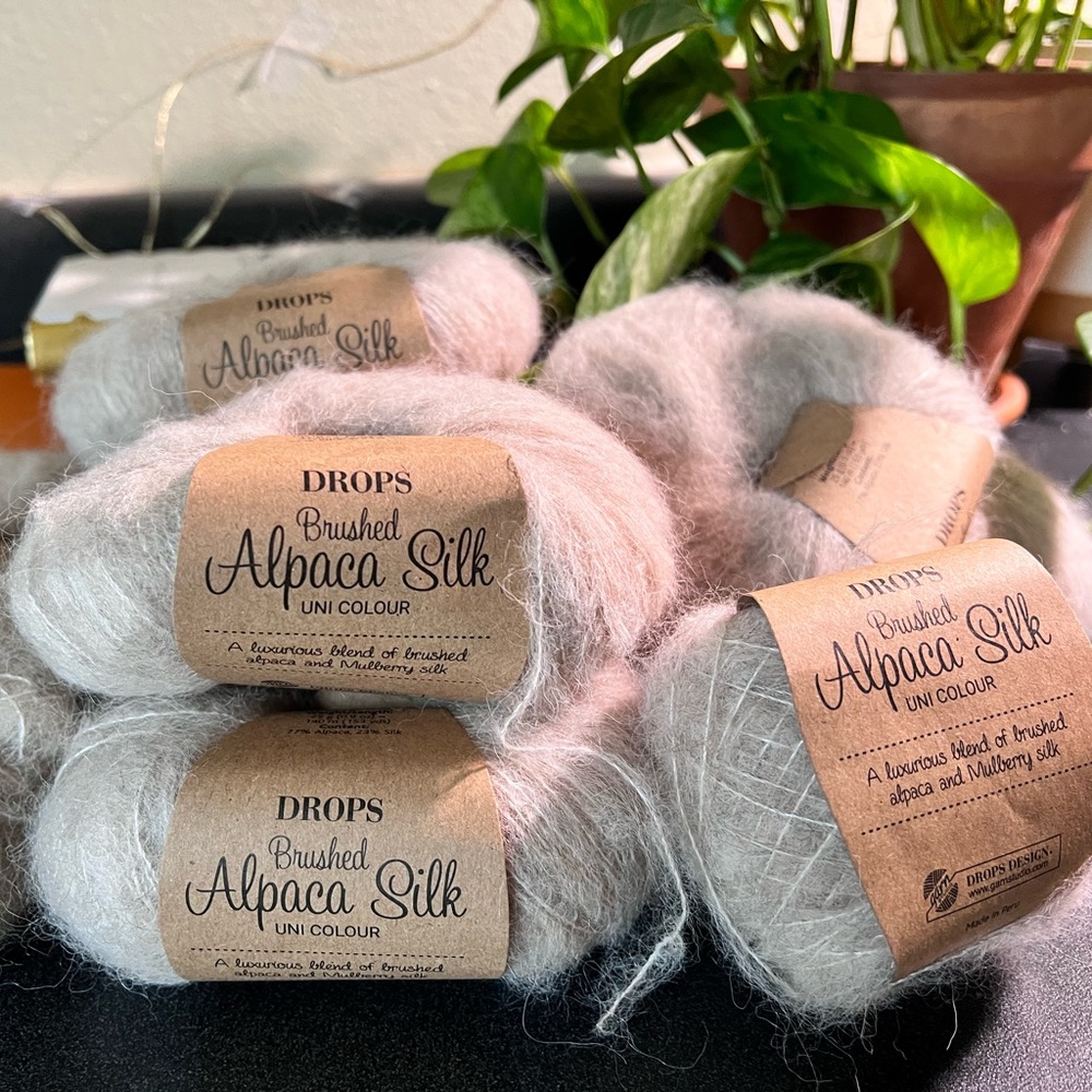 DROPS Brushed Alpaca Silk, 77% Alpaca 23% Silk, Aran/Worsted. 25g(153yd)per ball